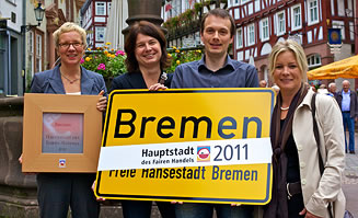Die Gewinner des Hauptstadtwettbewerbs 2011, vier Personen vertreten die Stadt Bremen