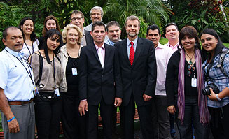 Die zwei neuen Klimapartnerschaften Hannover - Belén de los Andaquíes und Oldenburg - Solano mit dem Deutschen Botschafter in Costa Rica (Dr. Ernst Martens)