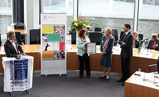 Die Vorsitzende des Bundestagsausschusses für Bildung, Forschung und Technikfolgenabschätzung, Ulla Burchardt und Dr. Ingrid Jung, Abteilungsleiterin der GIZ