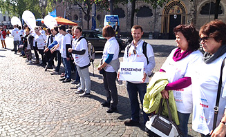 Protesttag mit Menschenkette in Bonn.