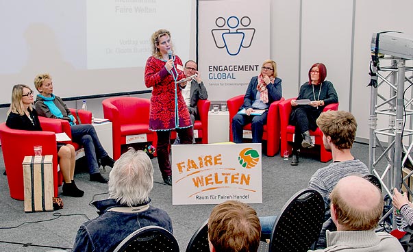 Eine Podiumsdisskussion zum Thema Faire Textilien.