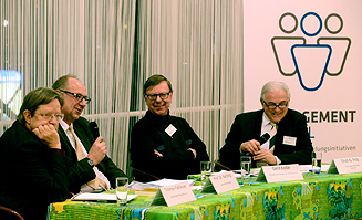 Thomas Fatheuer, Norbert Kersting, Gerd Kolbe und Erich G. Fritz im Gespräch