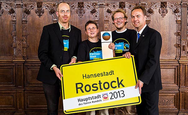 Das Team der Gewinnerstadt Rostock, Hauptstadt des Fairen Handels 2013.